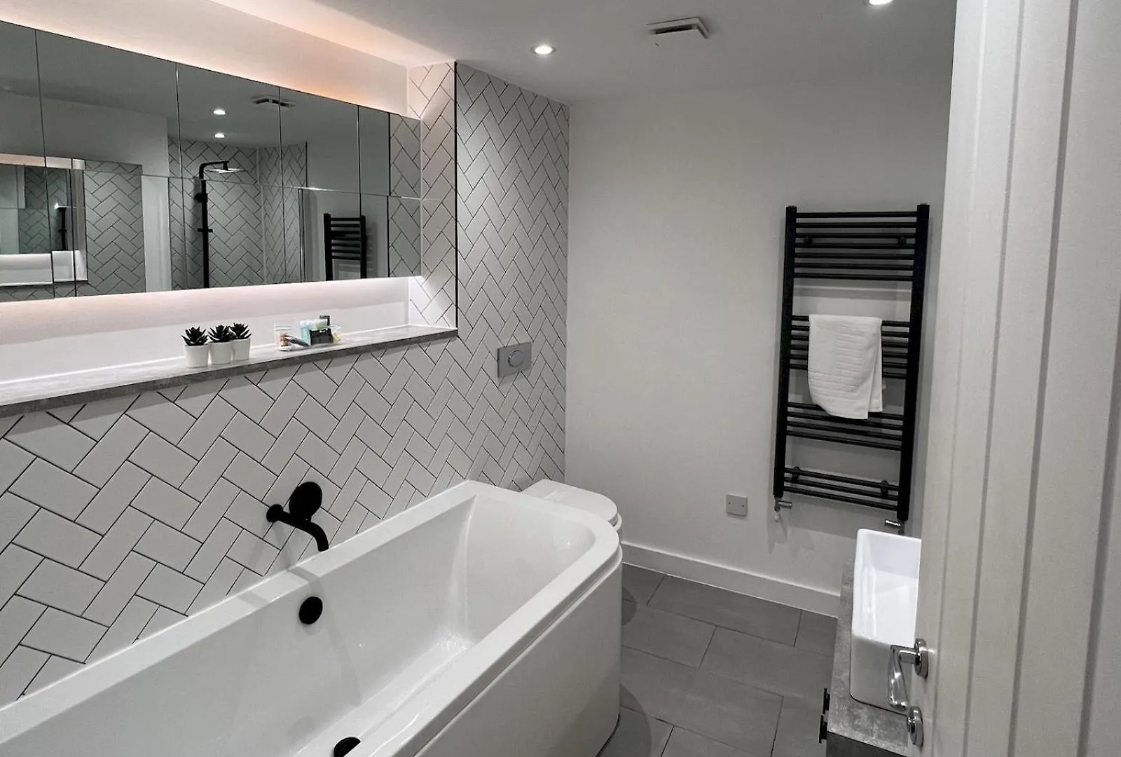 Large Contemporary Lanes Apartment Pass The Keys Brighton