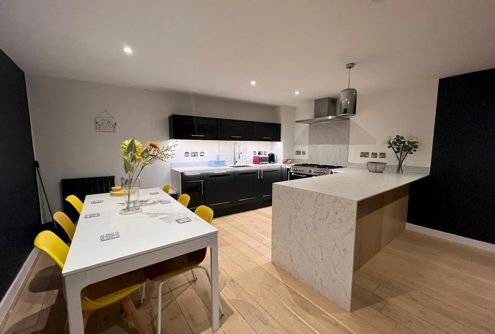 Large Contemporary Lanes Apartment Pass The Keys Brighton United Kingdom